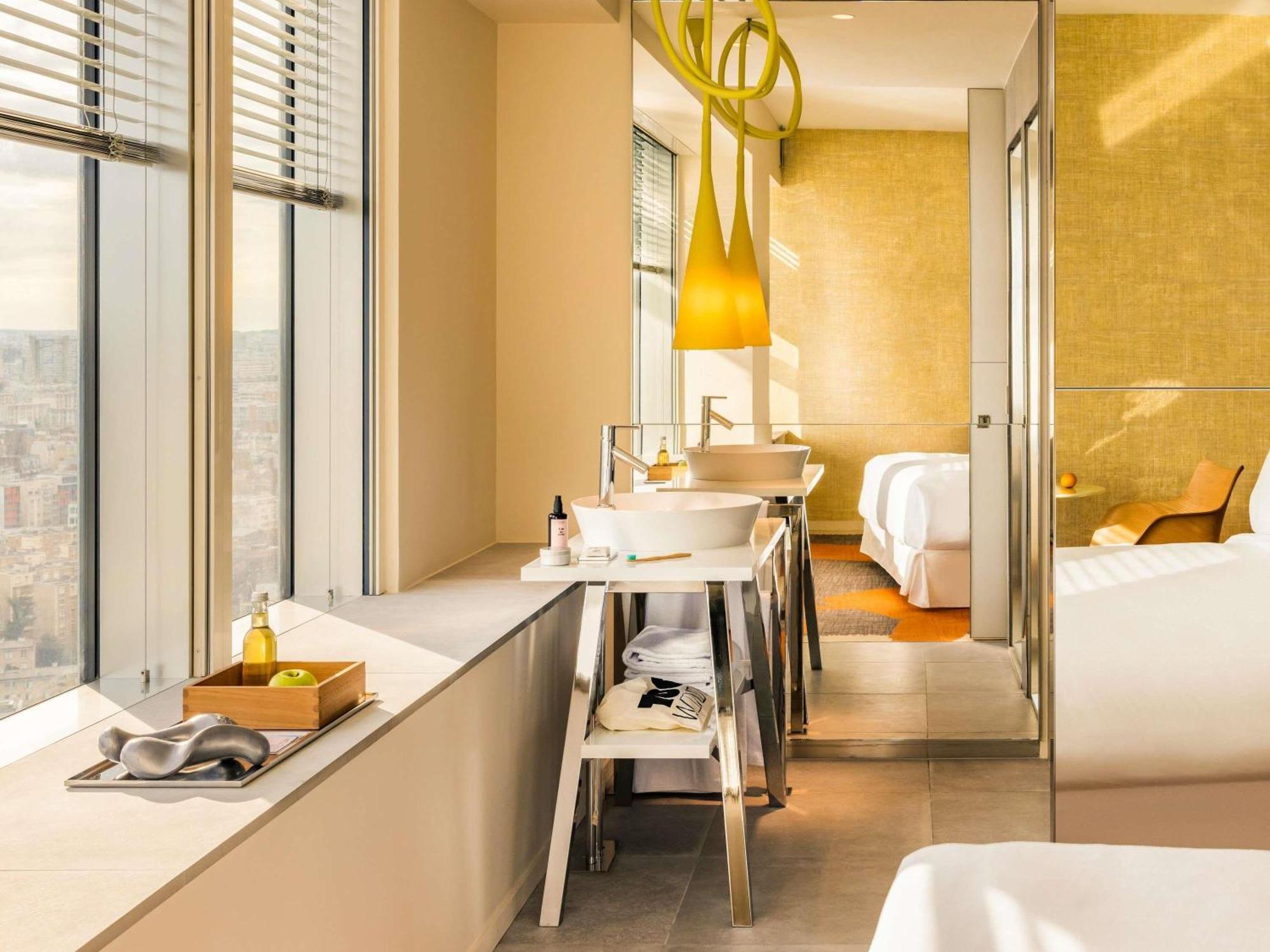 Deluxe King Room Terrace City View