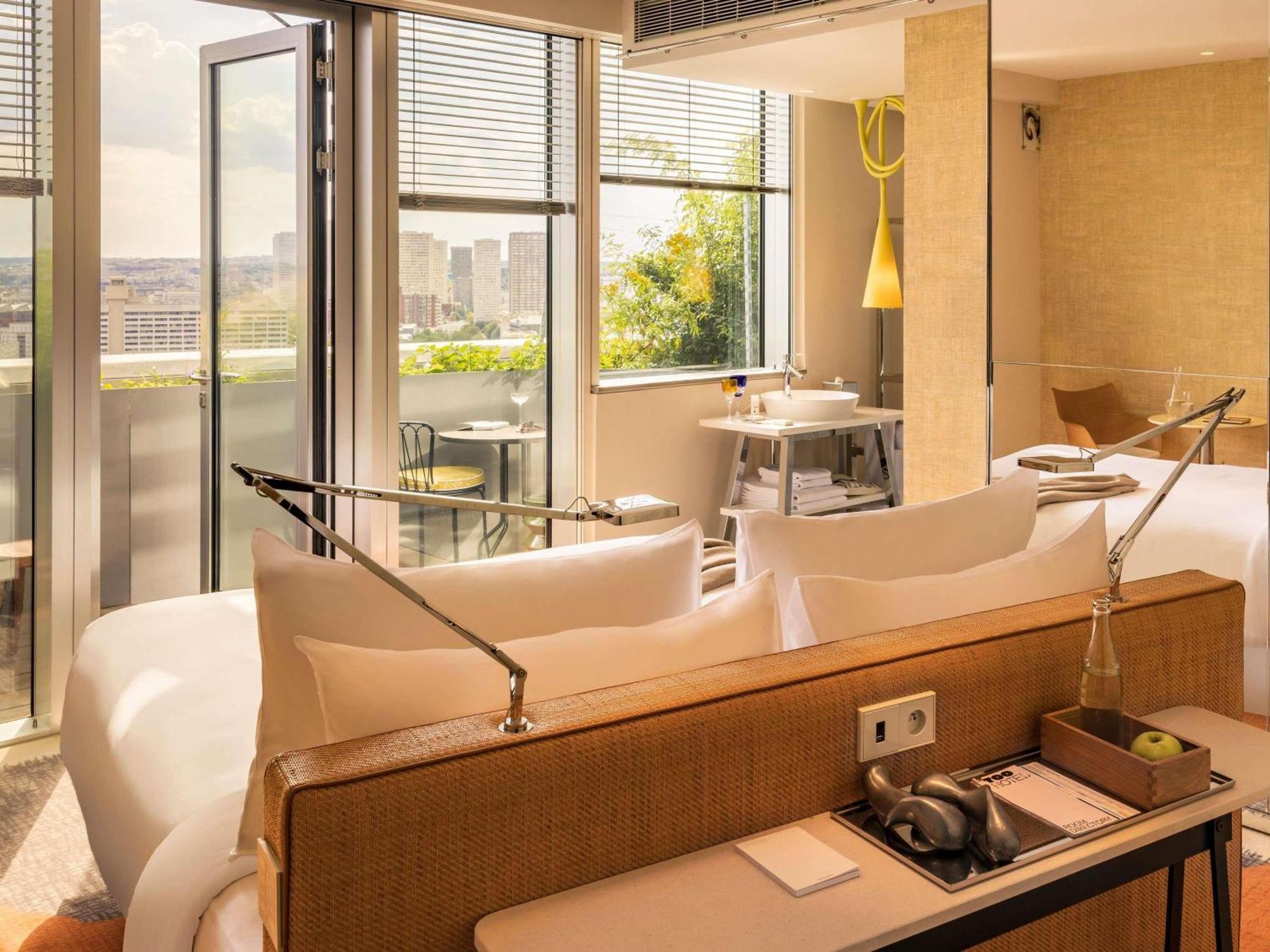 Deluxe King Room Terrace City View